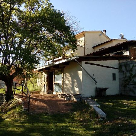 Bed & Breakfast Sentiero 54 Cantiano Buitenkant foto
