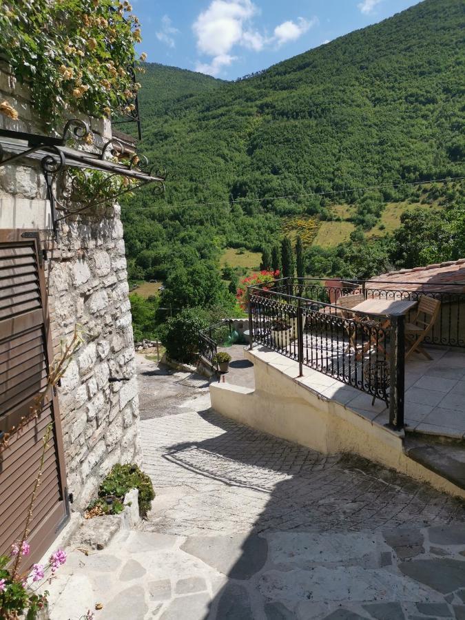 Bed & Breakfast Sentiero 54 Cantiano Buitenkant foto